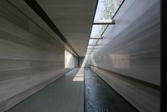 精练而不失内在，，，，，，素雅而不失意见意义