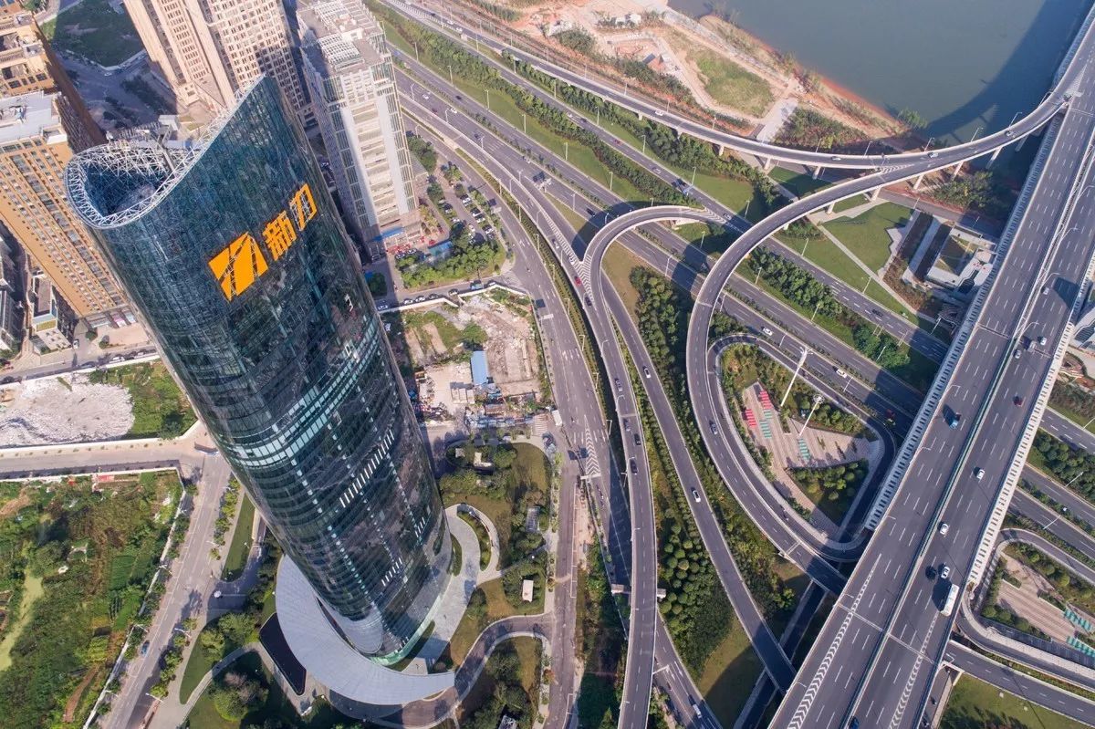 疏离与融合的平衡，，，，，，修建与都会相生相成